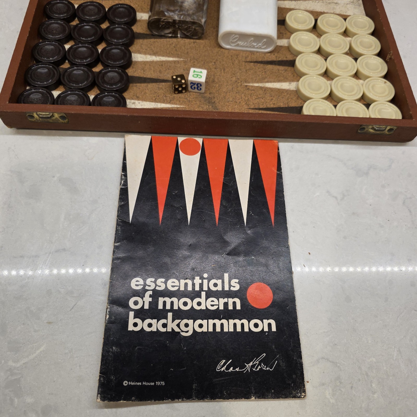 1975 Vintage CRISLOID BAKELITE Backgammon Set Brown And Beige Discs. 2 Dice.