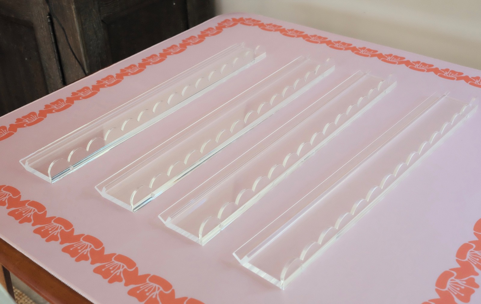 NEW! Set of 4 Luxury Acrylic Scalloped Magnetic Mahjong Racks & Pushers 20″