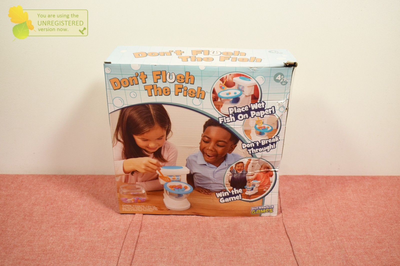 PlayMonster Dont Flush the Fish Board Game (Pack Wear)