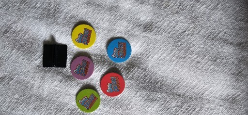 Oddly Obvious Game ~ Party / Family Game (Discontinued) Endless Games Age 12+