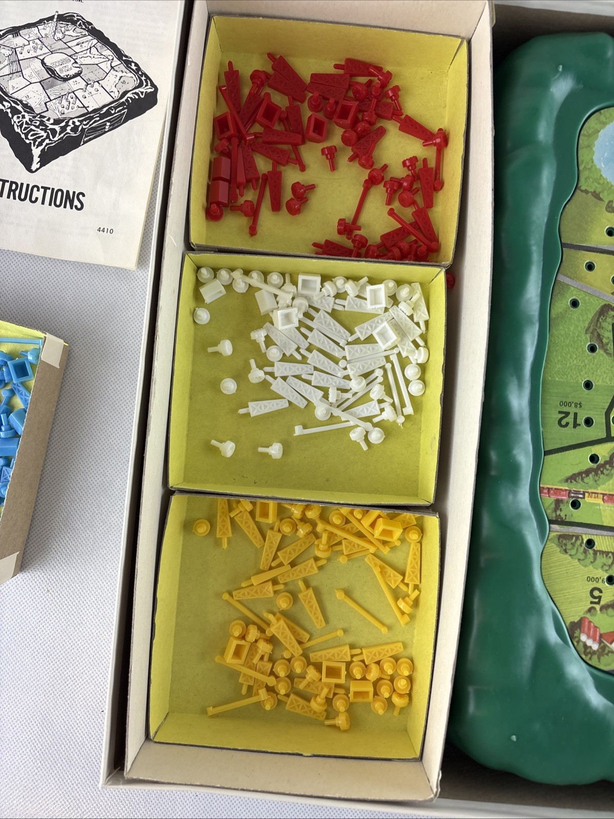 VINTAGE MILTON BRADLEY KING OIL BOARD GAME 1974 IN BOX
