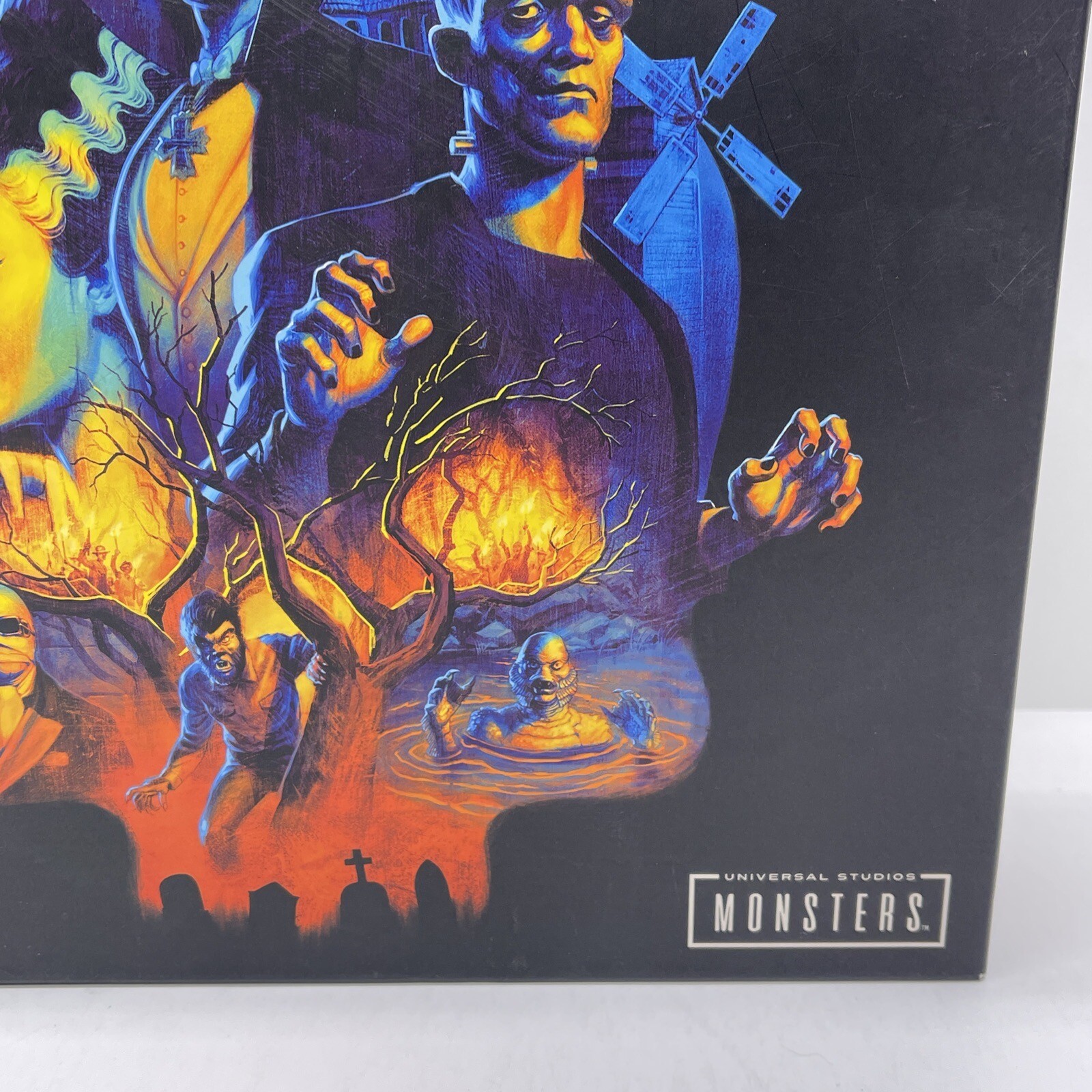 HORRIFIED Universal Studios Monsters Strategy Board Game Dracula Frankenstein
