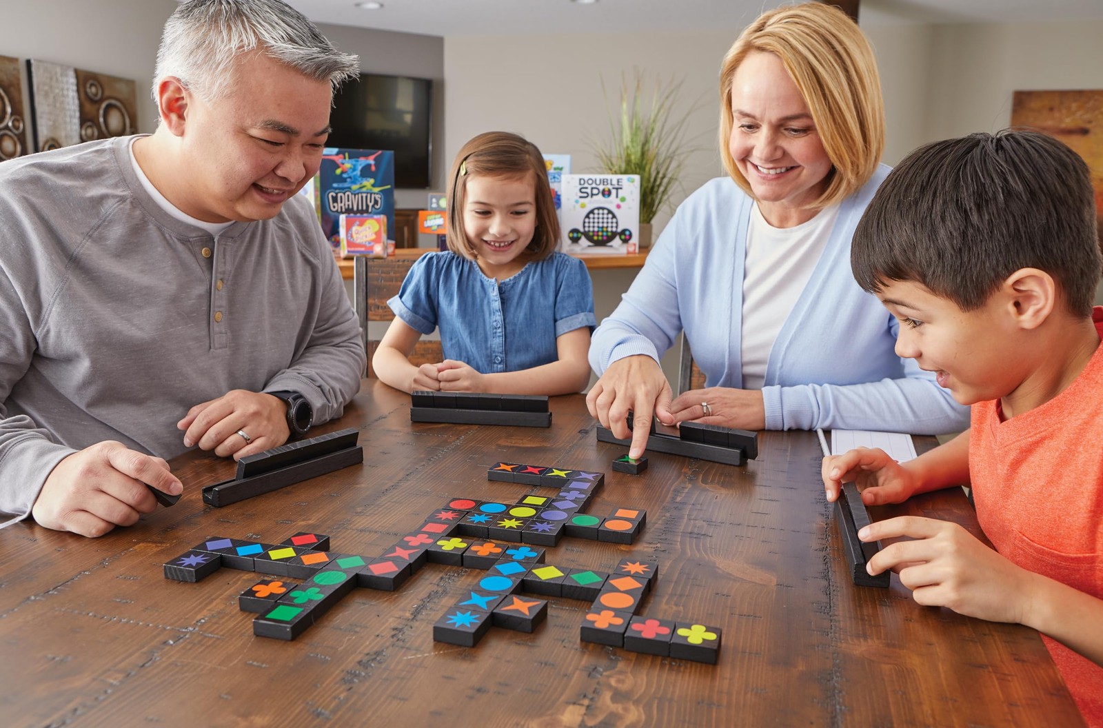 Mindware | Qwirkle UK Edition | Board Game | Ages 6+ | One Size, Multicolor
