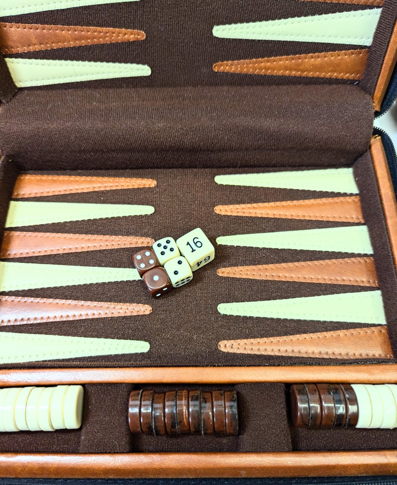 Vintage REISS Backgammon Travel BROWN FAUX LEATHER ZIPPER CASE Complete! 1970’s