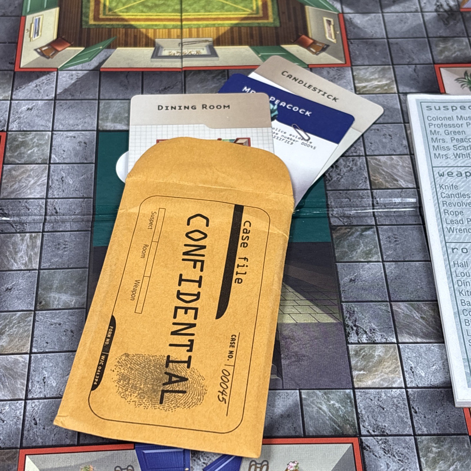 Clue COMPLETE Parker Brothers 2005 Classic Detective Board Game Mystery