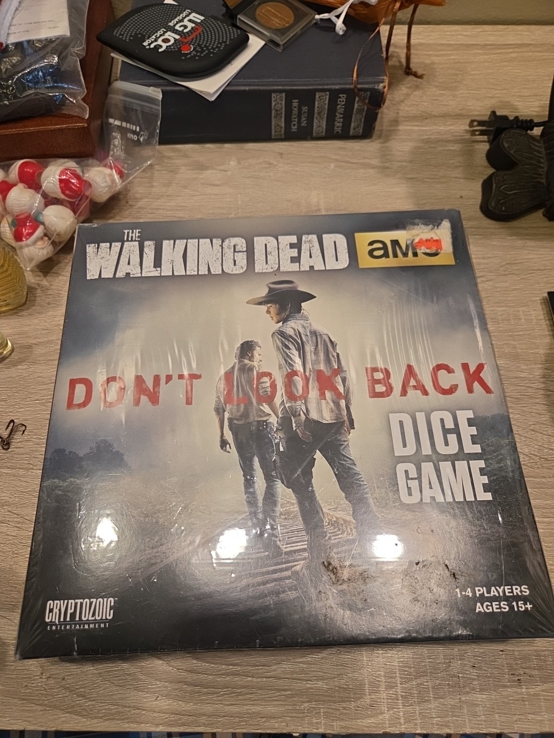 AMC The Walking Dead Don’t Look Back Zombie Dice Game New & SEALED Cryptozoic