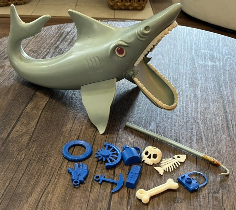 Vintage The Game of Jaws Ideal Universal Pictures, Incomplete