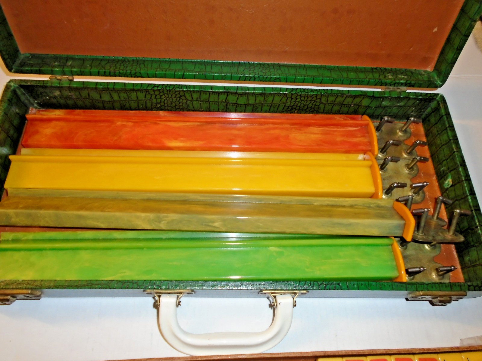 Vintage Mah Jongg MAH-JONGG set includes 152+7 tiles Case and 4 playing trays