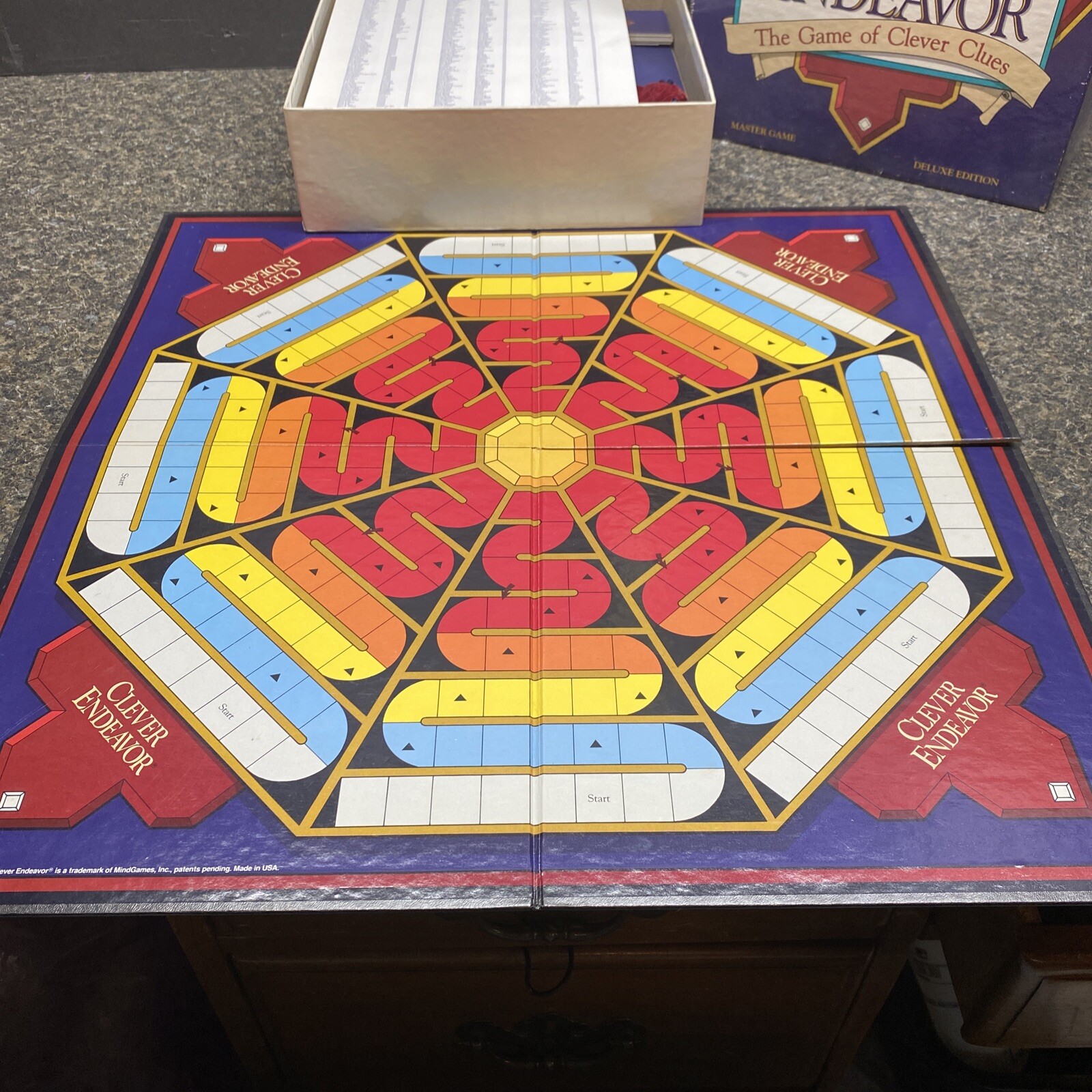 Clever Endeavor The Game of Clever Clues Master Game Deluxe Edition 1989. #908.