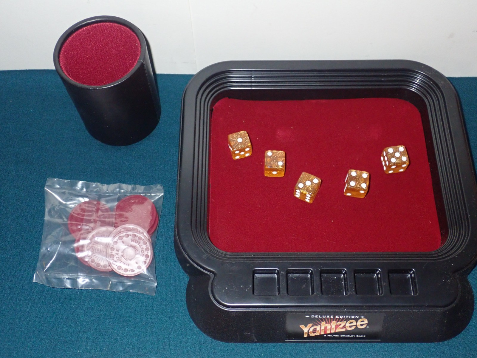 Yahtzee Deluxe Edition 1997 Gold Dice