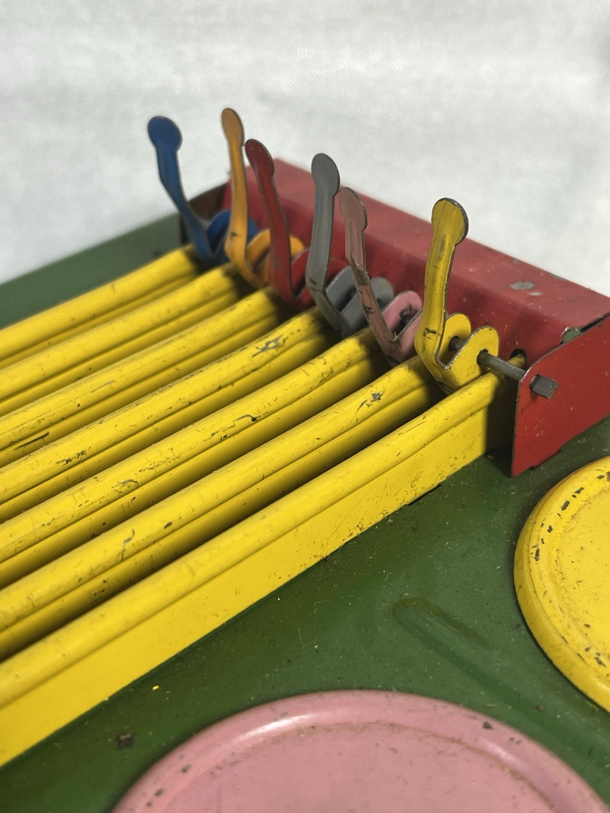 Antique GEE-WIZ No. 40 Wolverine Supply Toy Metal Horse Racing Game
