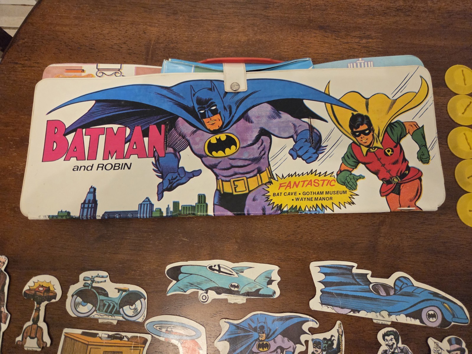 Batman & Robin 1973 Ideal Vinyl Foldout Play Set Cardboard Figures Mego