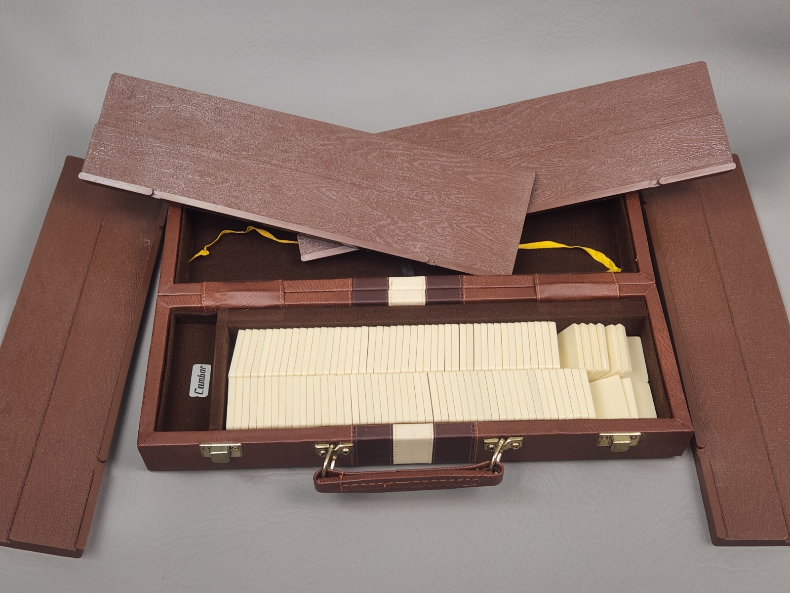 Rummy-Cam Tile Game Set 1970’s Taiwan Leather Case Complete 4 Racks Excellent