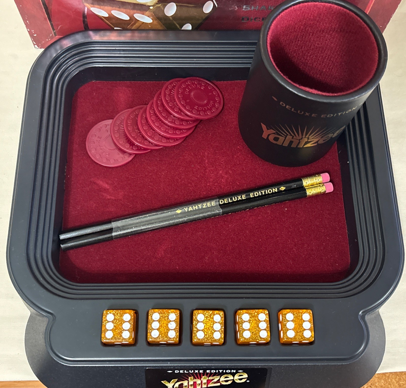 Yahtzee Deluxe Edition Board Game – Milton Bradley 1997 – Complete