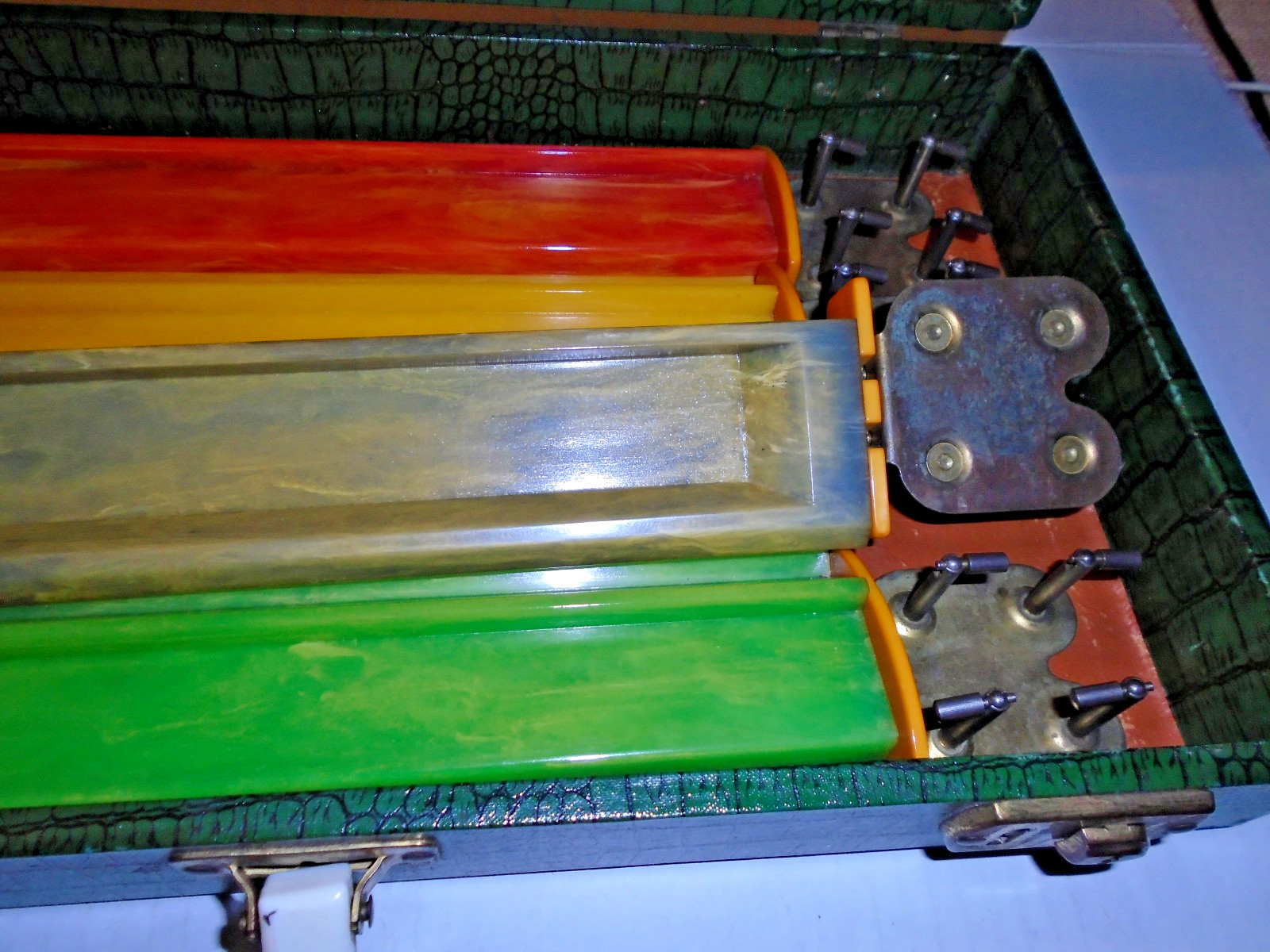 Vintage Mah Jongg MAH-JONGG set includes 152+7 tiles Case and 4 playing trays