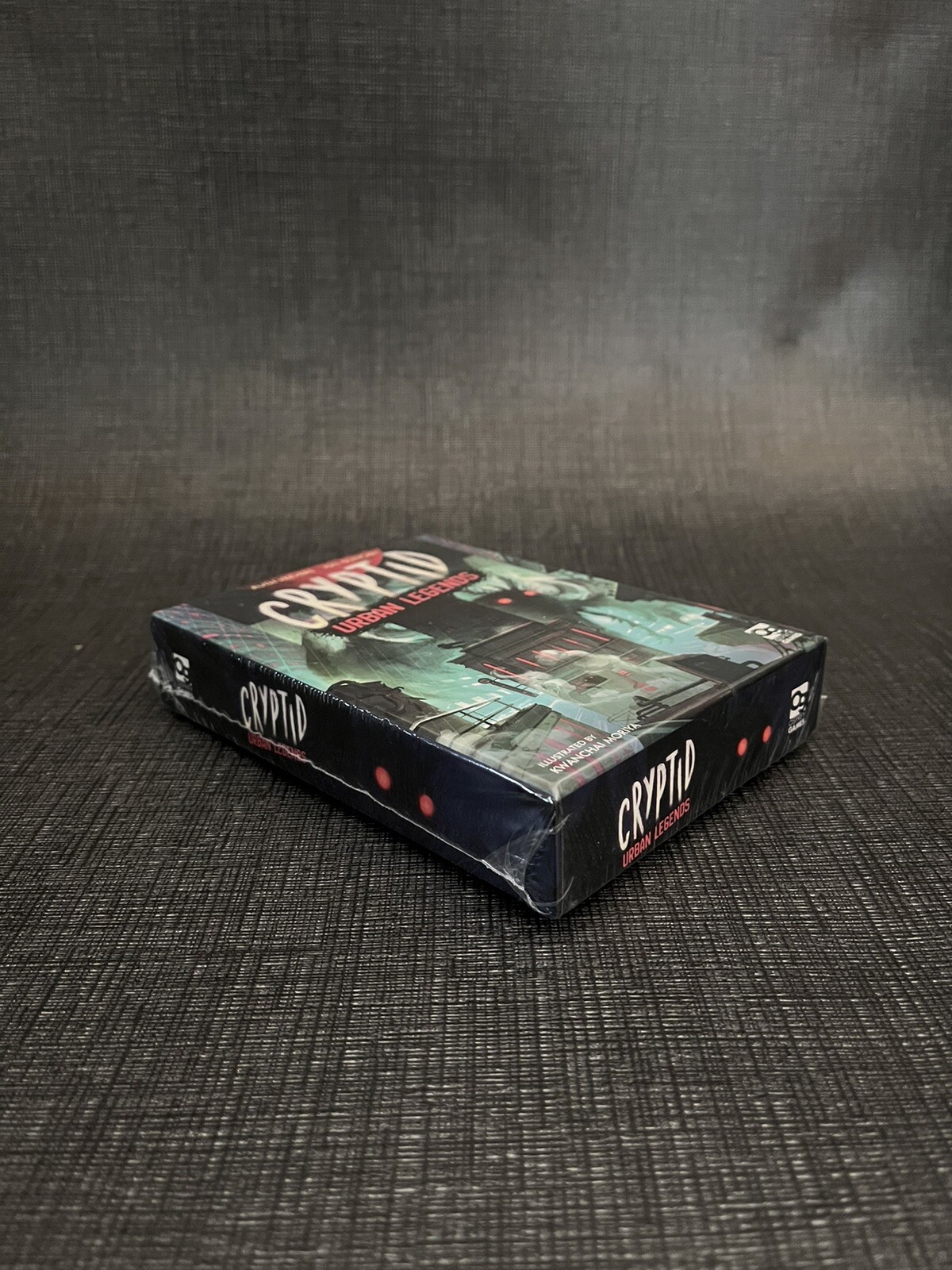 Cryptid: Urban Legends – A Competitive Asymmetric Deduction Game For 2 Players