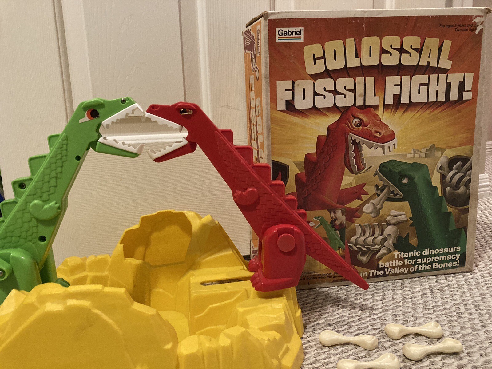 Gabriel Colossal Fossil Fight Titanic Dinasaurs Battle 1978 Not Complete