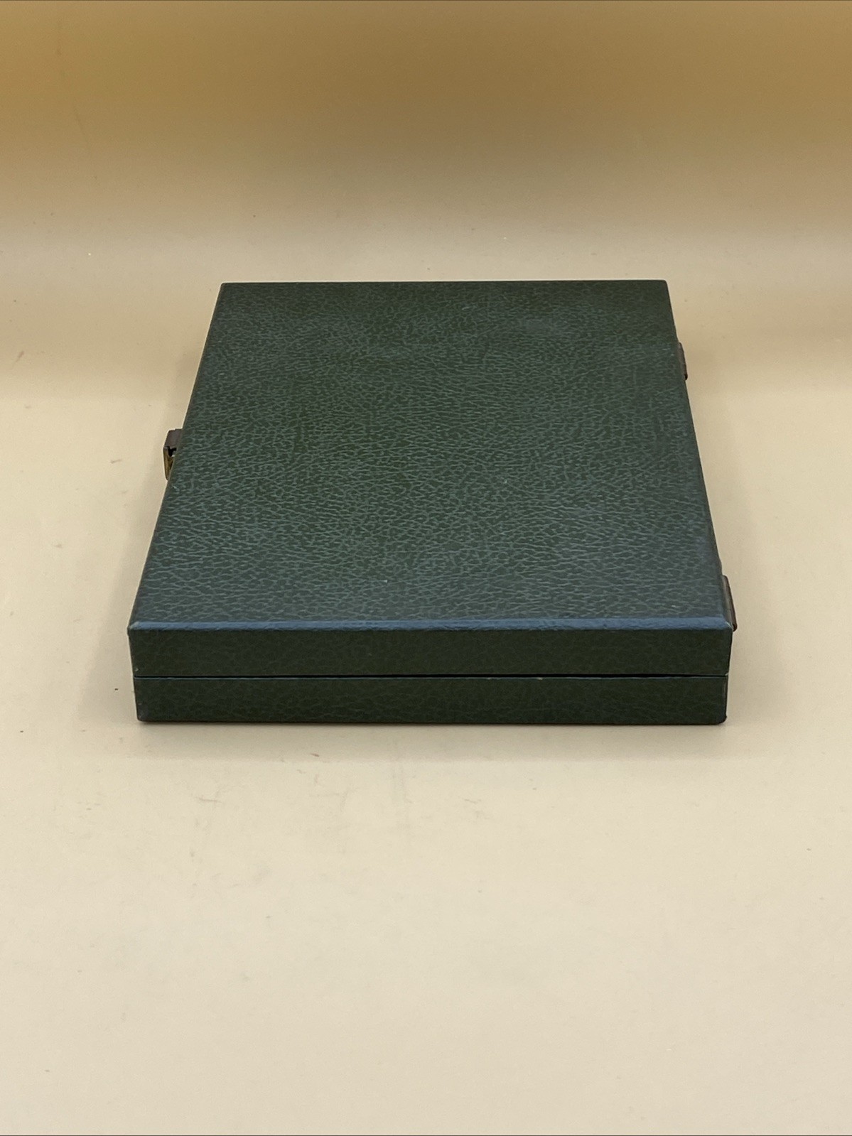 Vtg MARK CROSS Travel Size Backgammon Set England Bakelite Green & Yellow Chips