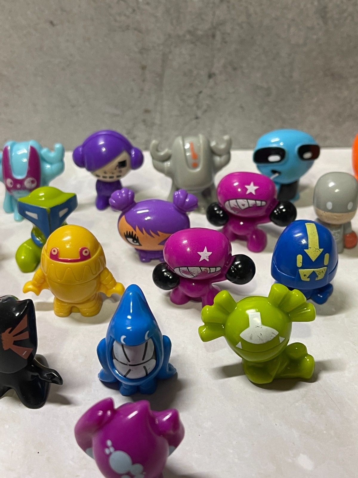 Vintage Crazy Bones Toys 19pc Lot Gogos mutants Monsters Misc Colors Vtg