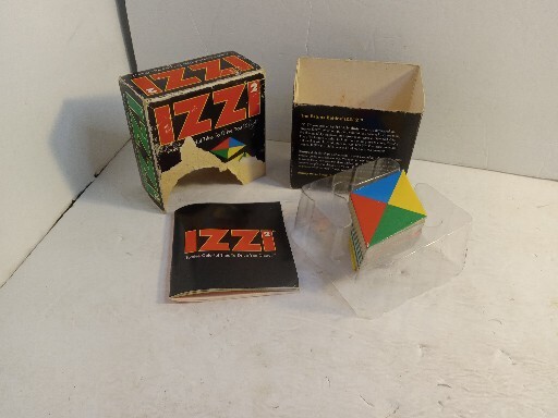 1993 Binary Arts IZZI 2 PUZZLE TILE GAME=1 player= with pieces/box/booklet