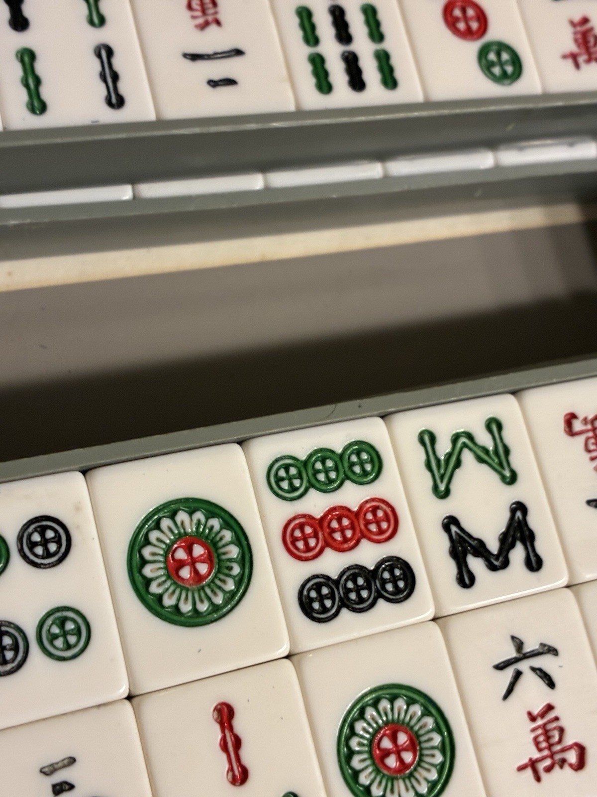 VINTAGE JAPANESE MAHJONG SET IN CASE – BY JAPANESE MAHJONG COMPANY – AGE UNKNOWN