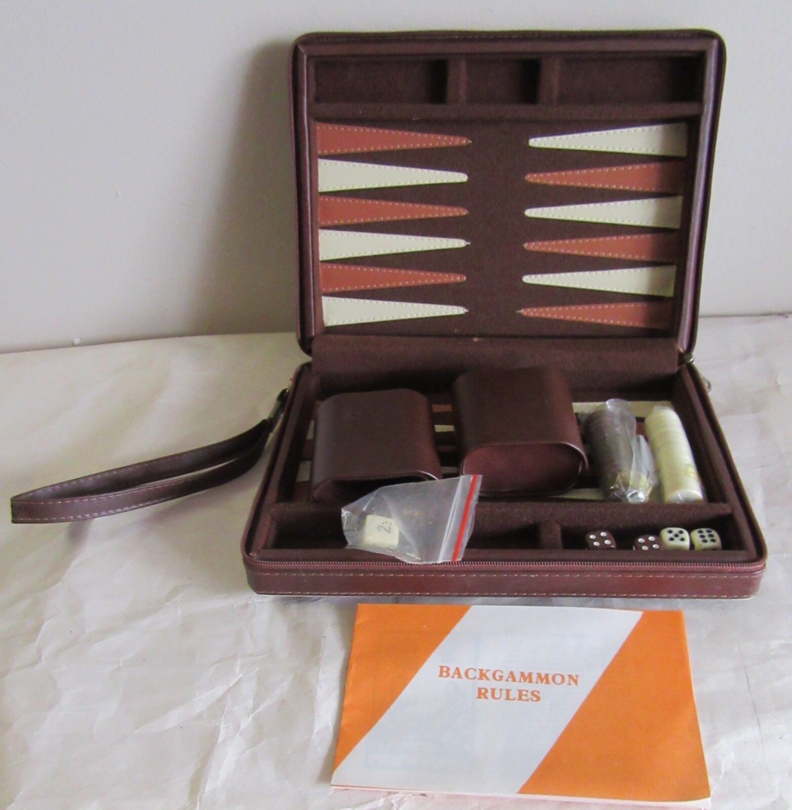 Backgammon Set in Brown Zippered Carry Case 9.5 x 7″