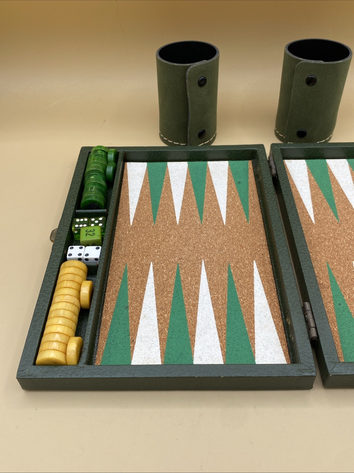 Vtg MARK CROSS Travel Size Backgammon Set England Bakelite Green & Yellow Chips