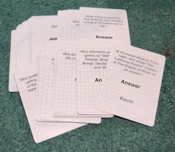THE OFFICE Trivia Card Game Ages 14 And Up Spin Master Games