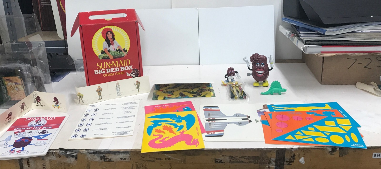 Sun Made California Raisins Big Red Box Fun Kit – Figures,toys,funbook, Games