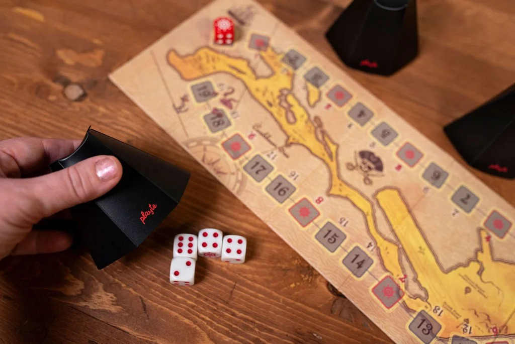 Liar’s Dice, Famous Fast Paced Bluffing Dice Game for 2-6 Players