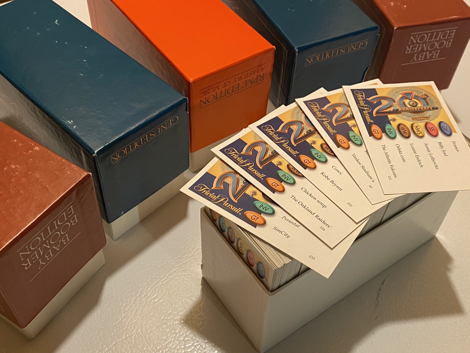 Vintage TRIVIAL PURSUIT “CLASSIC” LOT ~ 3,000 Cards ~ 6 early editions ~ LOOK!