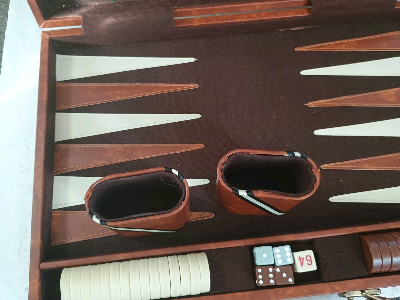VTG 12″x 18″ Backgammon Set Brown Faux Leather Case Complete Some Chip Damage