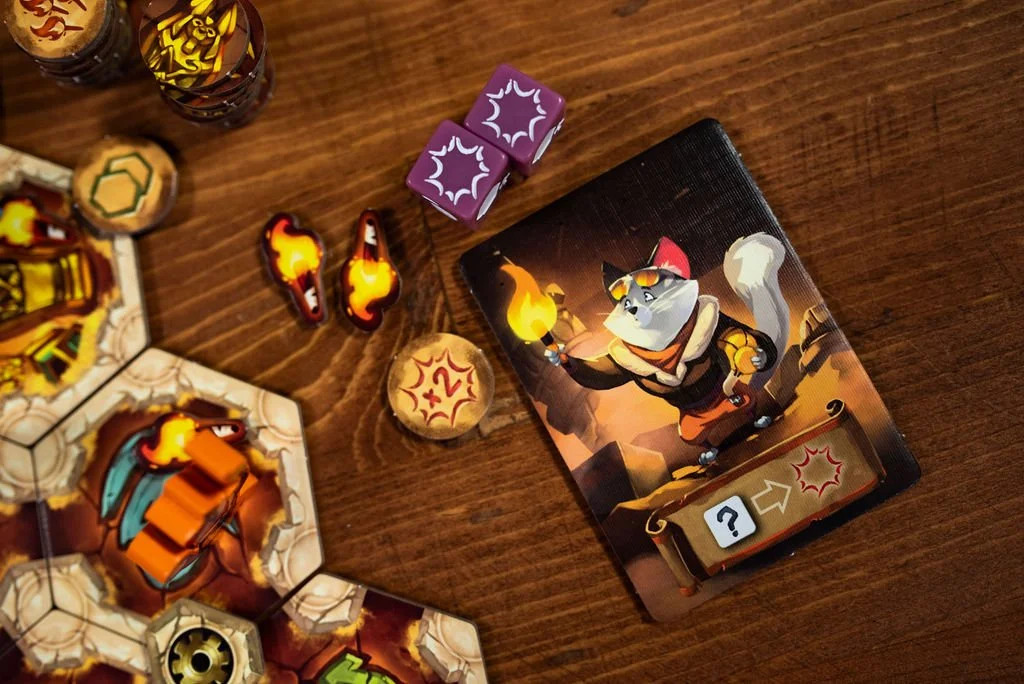 Run Run Run, Cooperative Board Game with Cat Adventurers in a Pyramid, 1 to 4