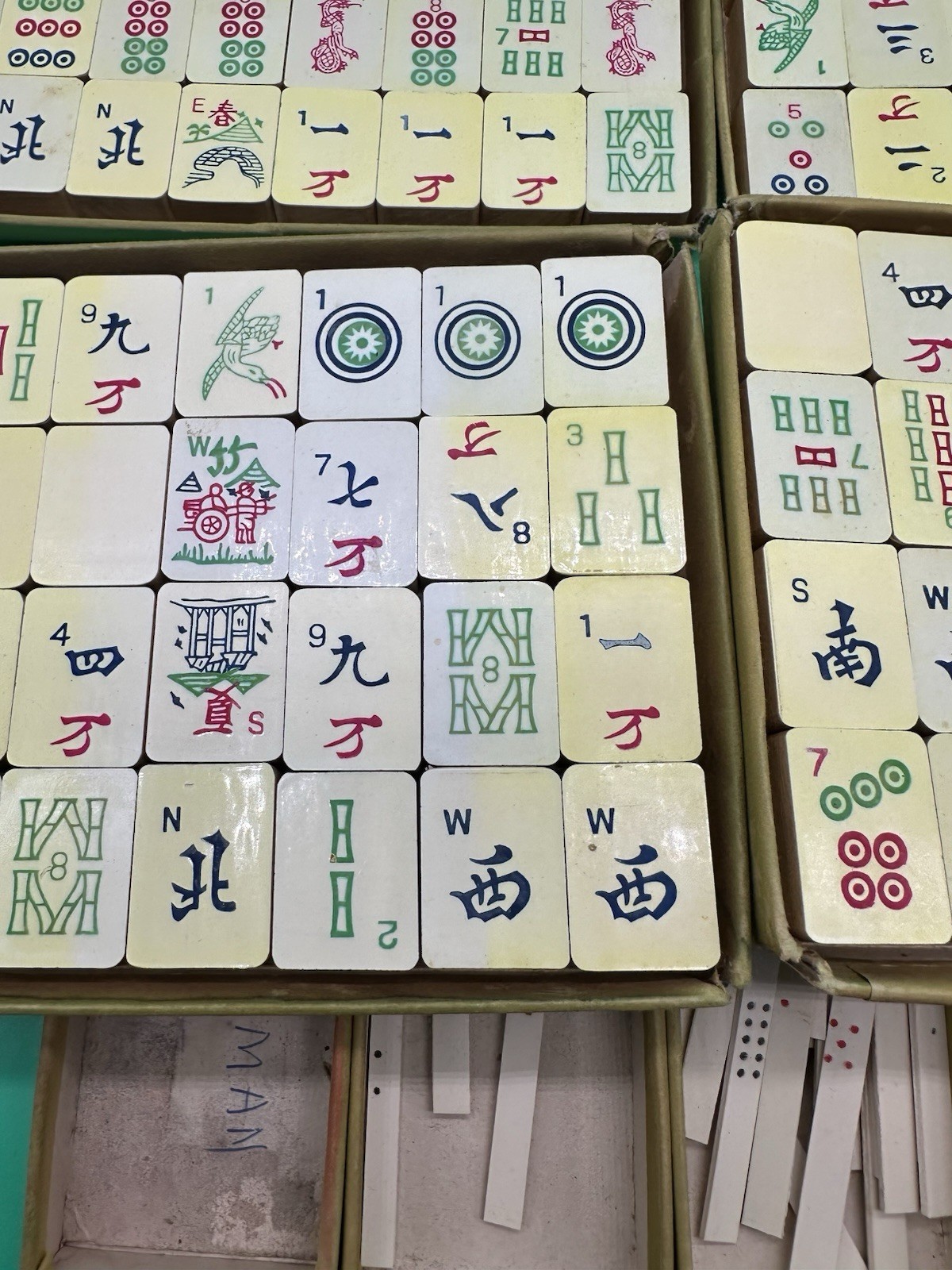 Antique Pung-Chow Mah-jong 144 tiles betting sticks dice,manual and box 1923