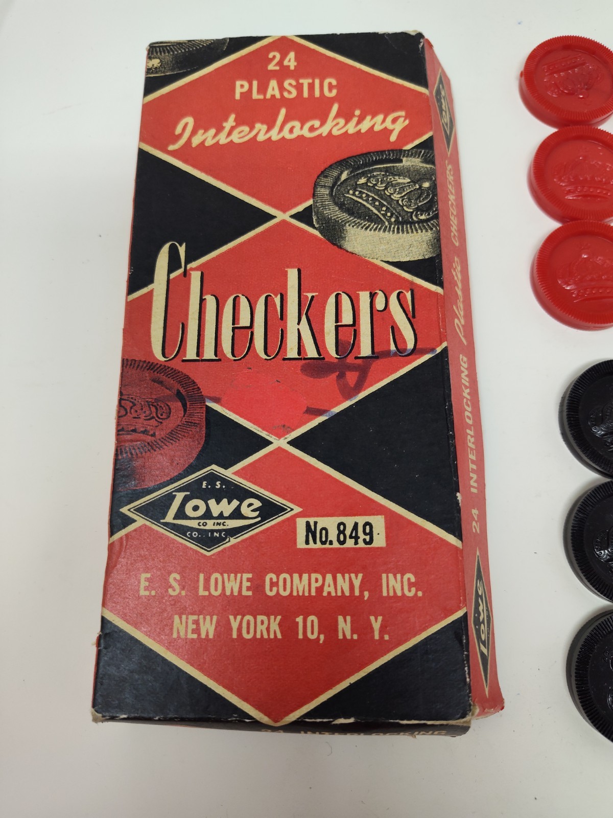 Vintage E.S. Lowe 24 Plastic Red/Black Interlocking Checkers No 849 ST33