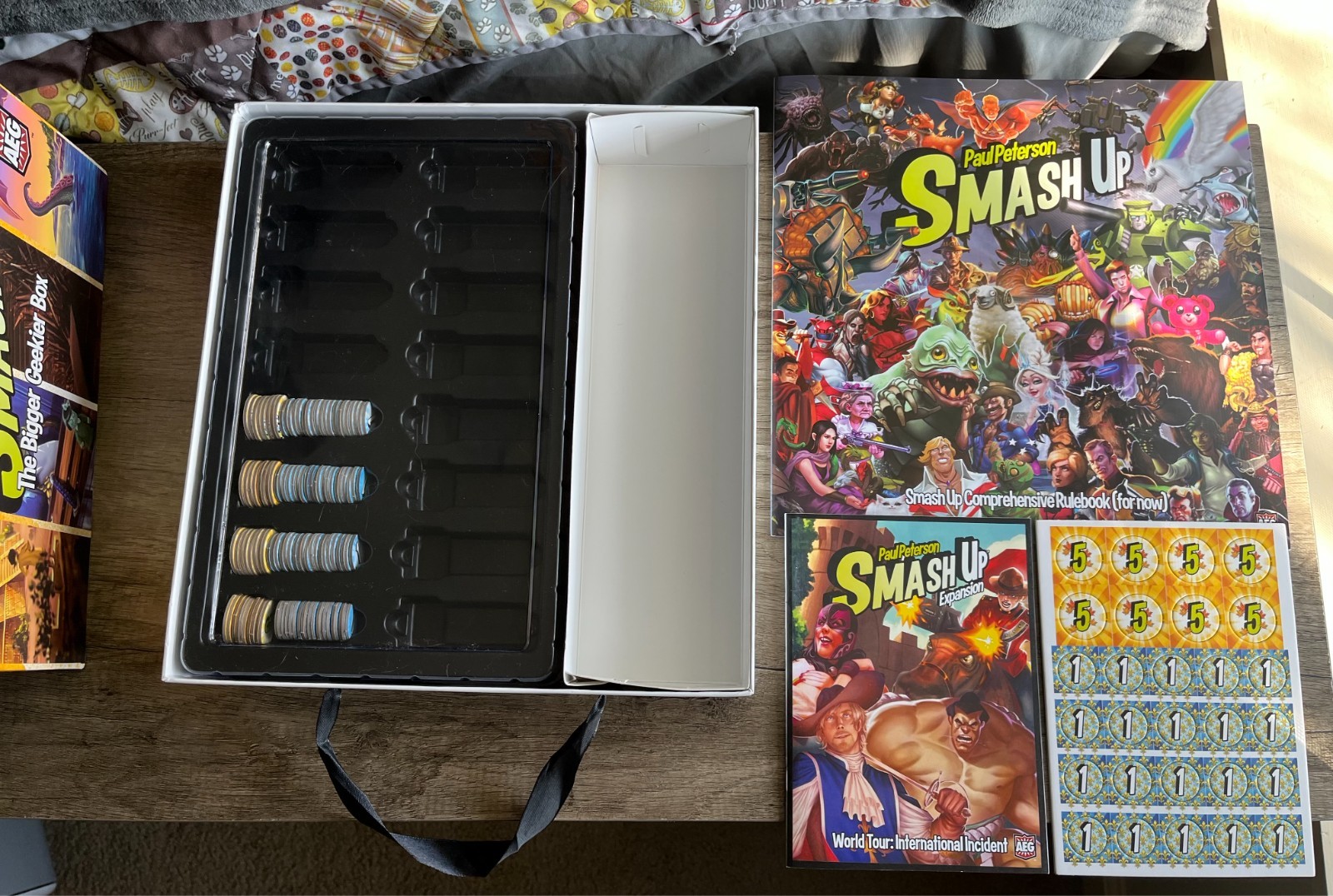 Smash Up: The Bigger Geekier Box + Marvel + 13 Expansions + Penguins + Sheep