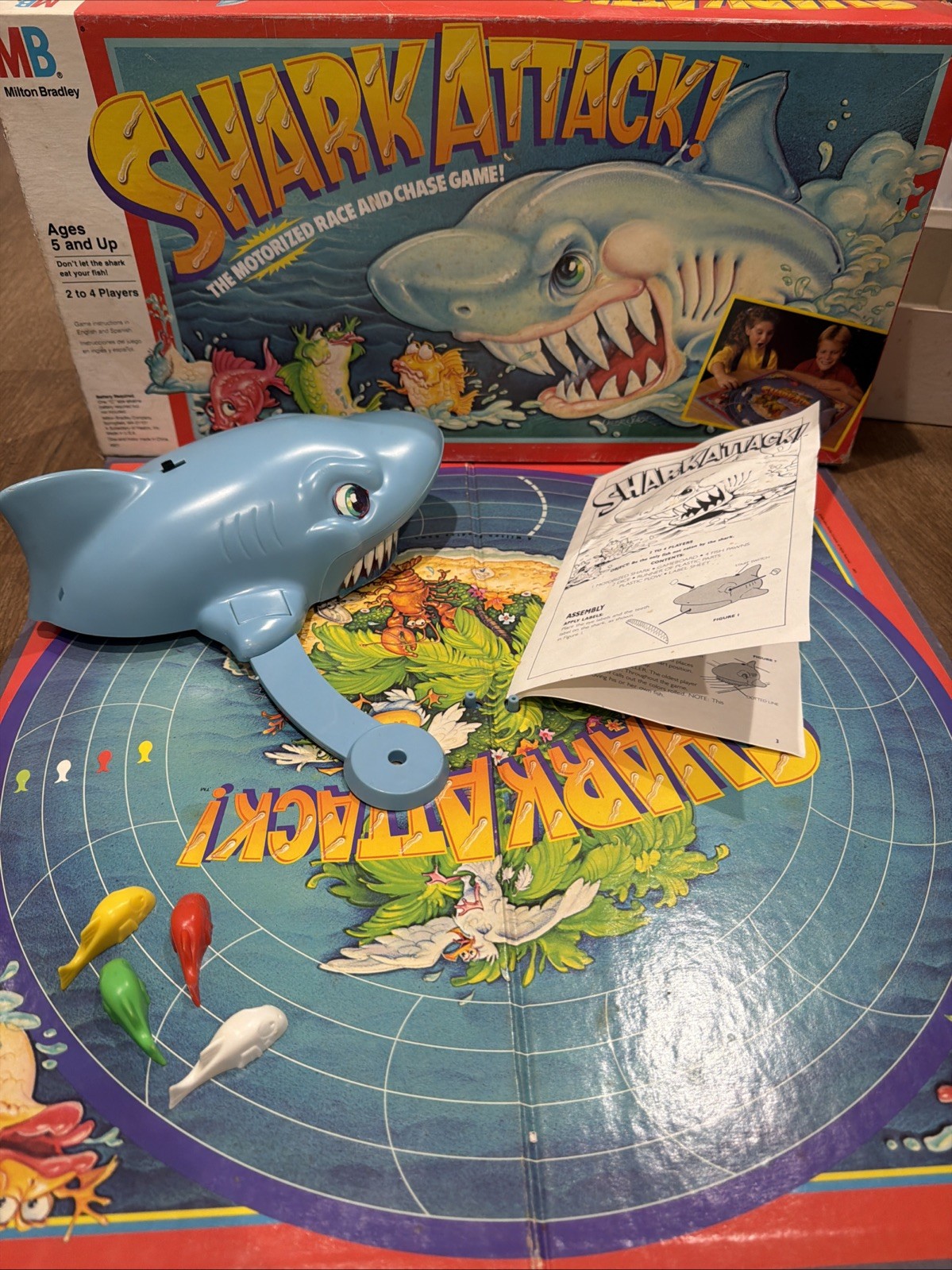 MB – Shark Attack! Vintage Board Game (1988) – GREAT! WORKS! Missing Dice