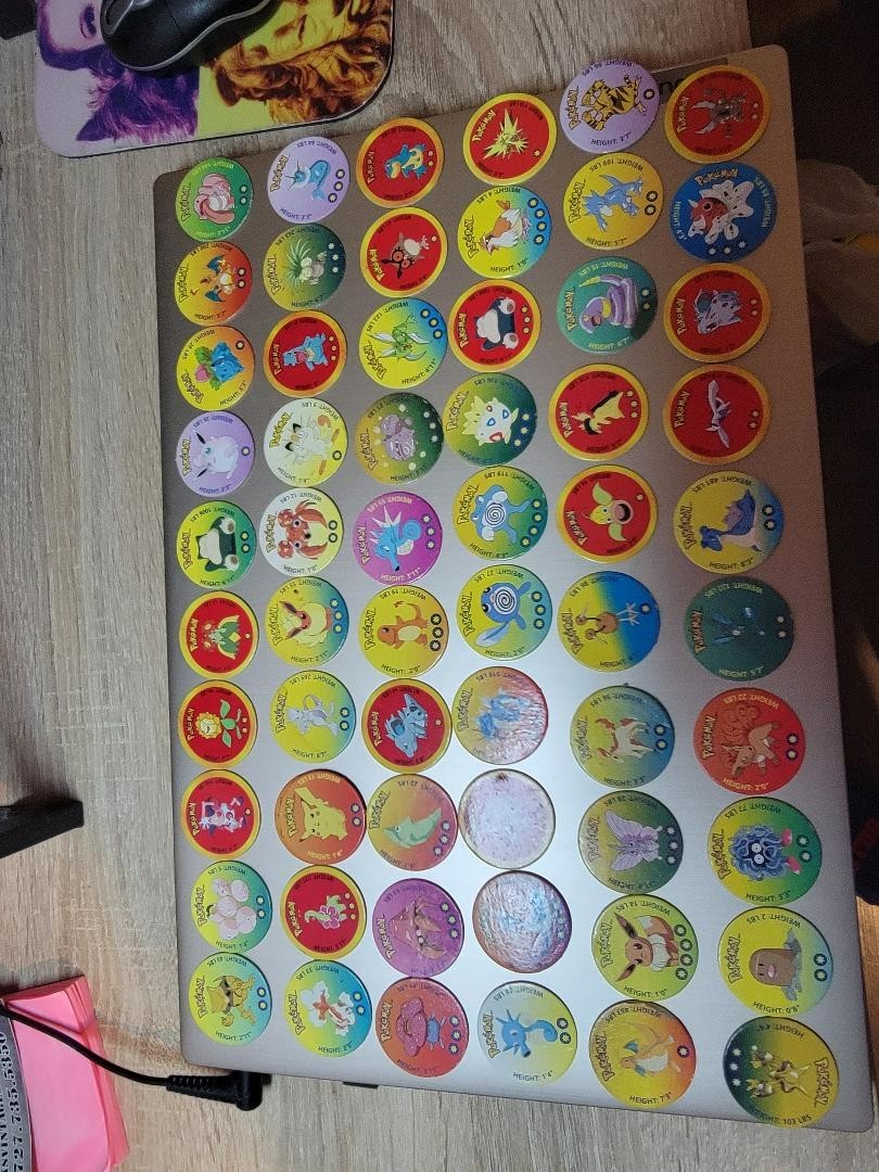 POKEMON TAZOS POGS 153 PCS 1ST GENERATION PLUS MINIATURE AND POKEMON TOYS