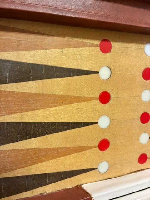 Vintage Backgammon Set Inlaid Veneer 1.25″ Men Hour Glass Leatherette Case
