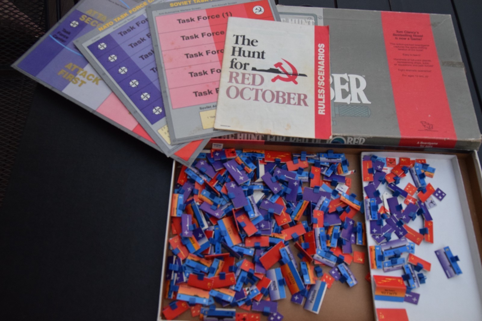 Vintage 1988 TSR THE HUNT FOR RED OCTOBER Tom Clancy Board Game
