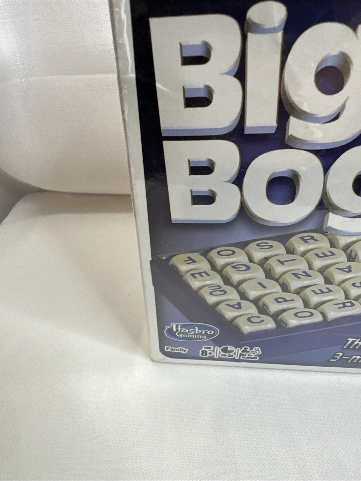 BIG BOGGLE Classic Edition Word Game – Family Game Night Kids 8+ & Adults