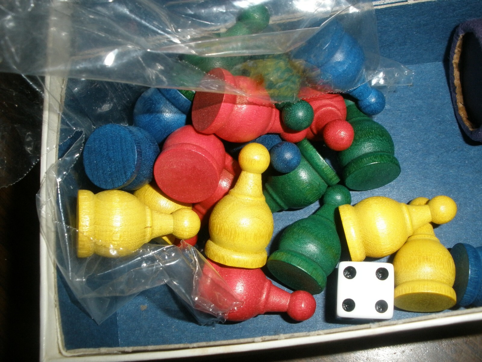 VINTAGE MILTON BRADLEY DELUXE PARCHEESI 1989 COMPLETE