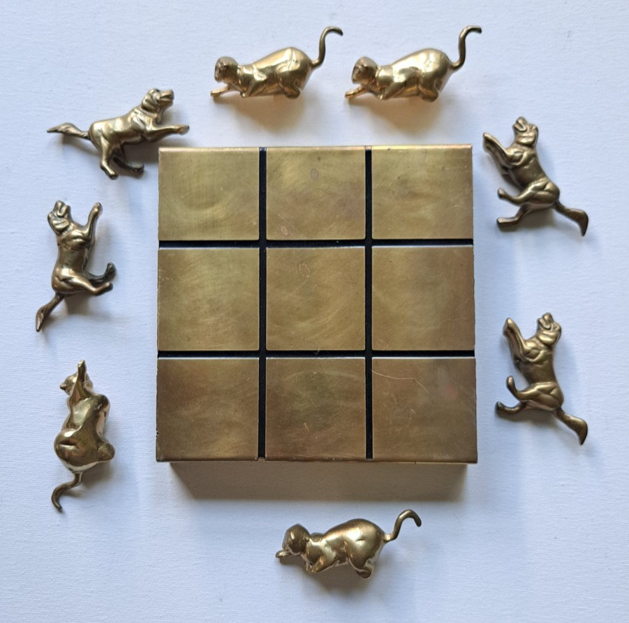 VTG PENCO Brass CAT & DOG Figurine Tic Tac Toe Game Labrador Golden Retriever