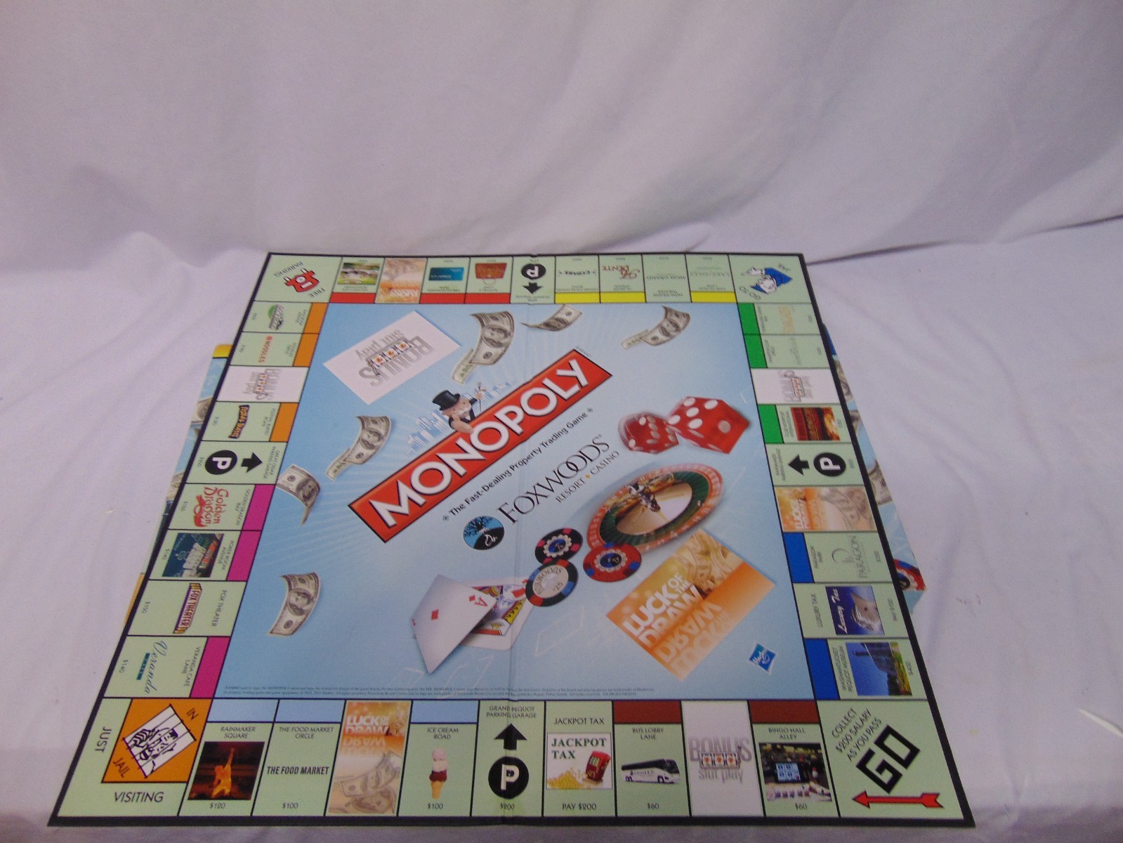 2011 Monopoly Foxwoods Casino edition Board game complete in box 6 tokens slot