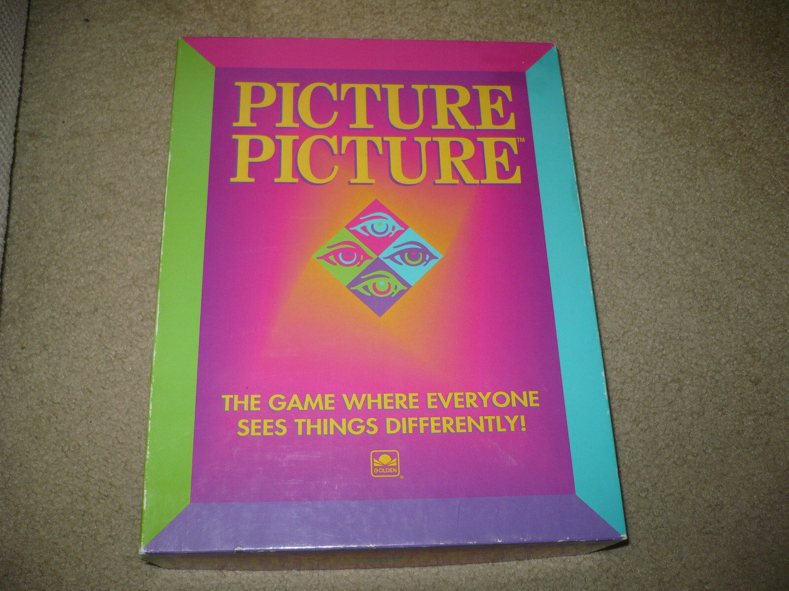 PICTURE PICTURE BOARD GAME *NEVER PLAYED* EVERYONE SEES THINGS DIFFERENTLY