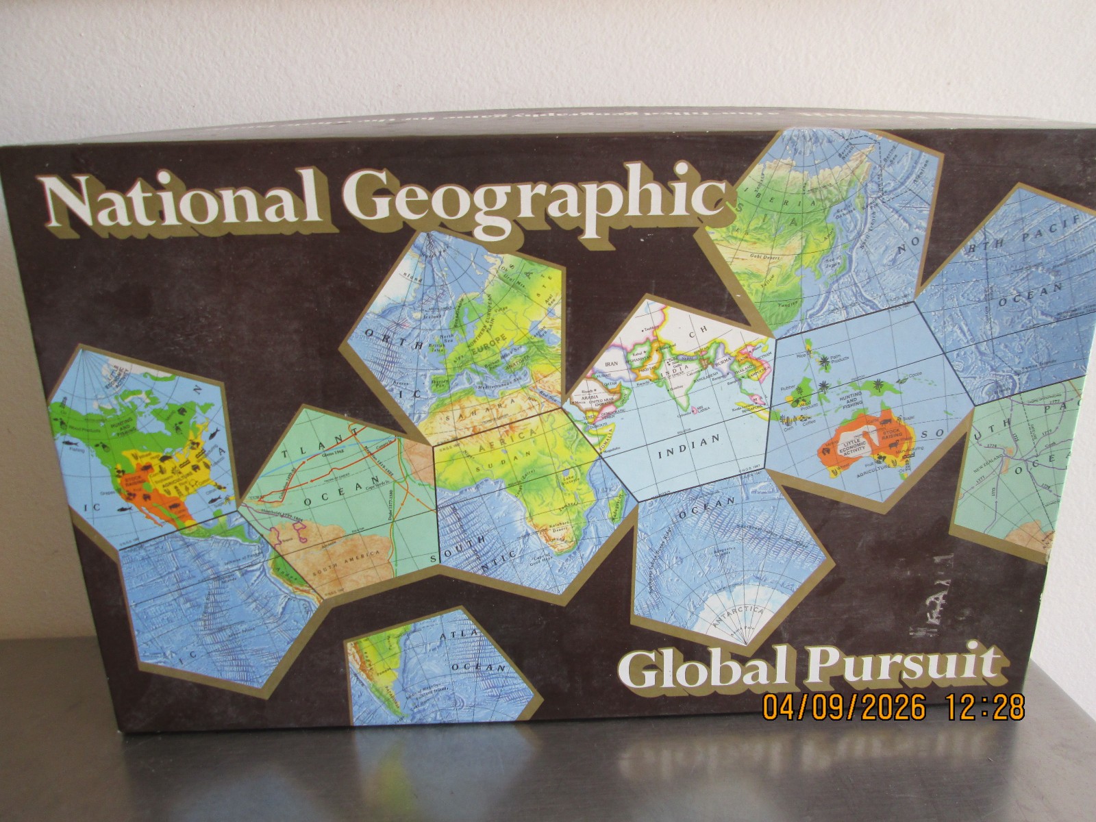 National Geographic Global Pursuit Board Game 1987 World Map Complete