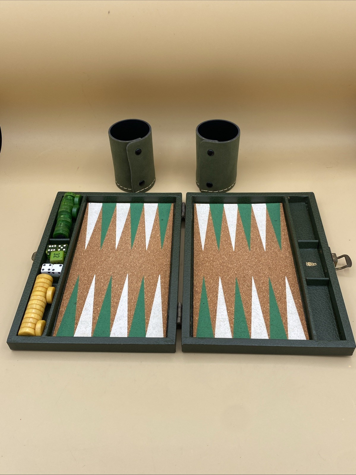 Vtg MARK CROSS Travel Size Backgammon Set England Bakelite Green & Yellow Chips