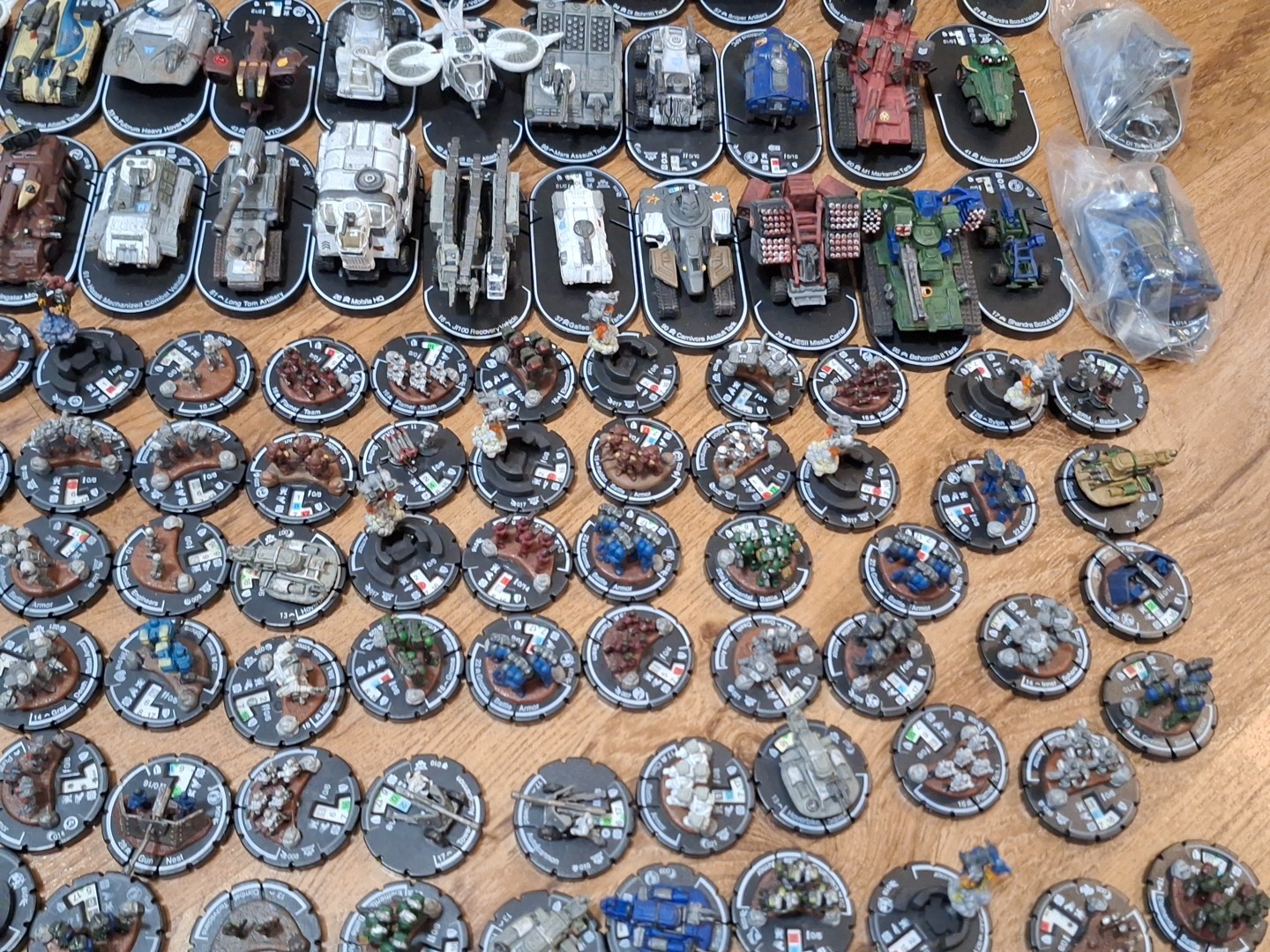 Lot 300+ Wizkids Mechwarrior 130+ Vehicles and 170+ Infantry Figures
