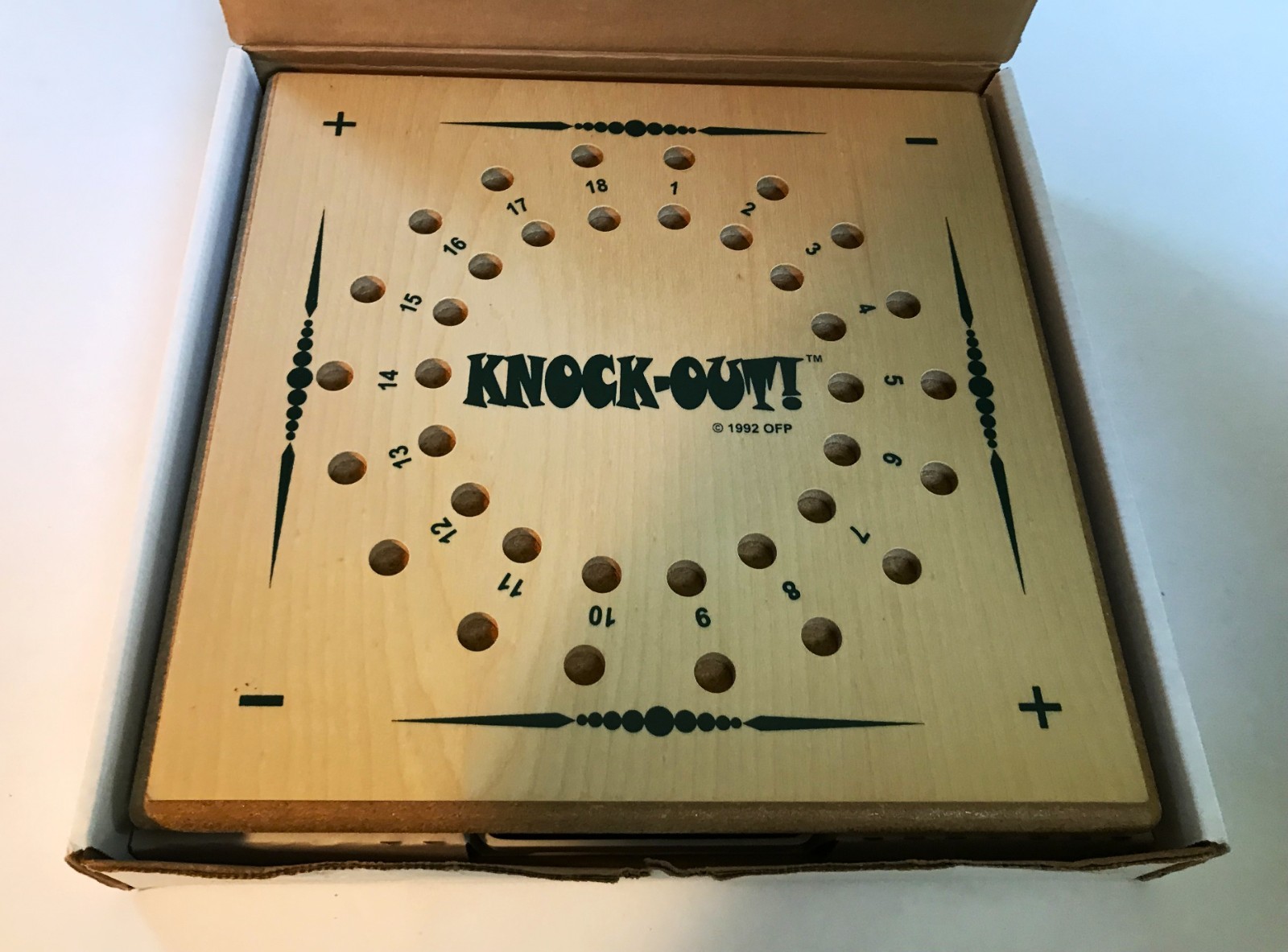 Vintage – “MUGGINS” & “KNOCK-OUT” – Reversible Wooden Game Board – Complete