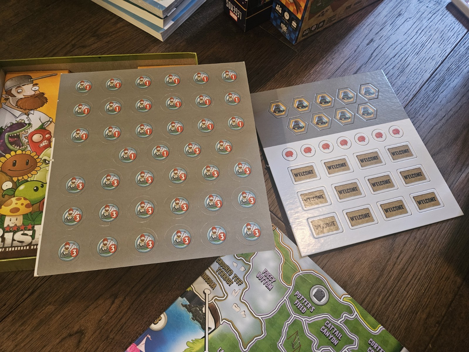 Risk Plants vs Zombies Board Game Collectors Edition 2013 Unpunched Open Box New